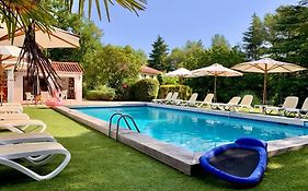 Residence Miro, Gites Equipes Ete Et Hiver, Tennis, Piscine